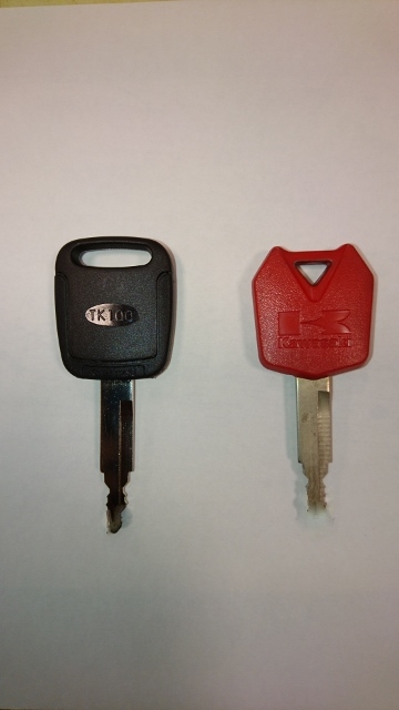 右が純正キーキーヘッドが赤いのでレッドキーと言います。左が作成した合鍵になります。