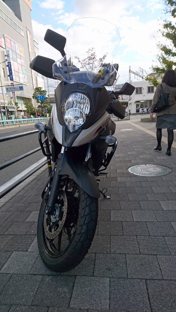 Vツインエンジンが搭載されていますので、排気量の割にはスリムな車体ですね、ワイルドな感じもカッコイイです。