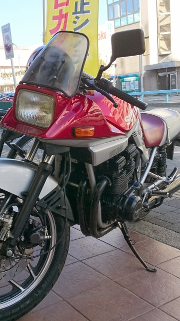 バリバリ伝説やキリンなどのバイク漫画や西武警察で舘ひろしさんが乗っていたバイクですね。私にはとても憧れのバイクでした。